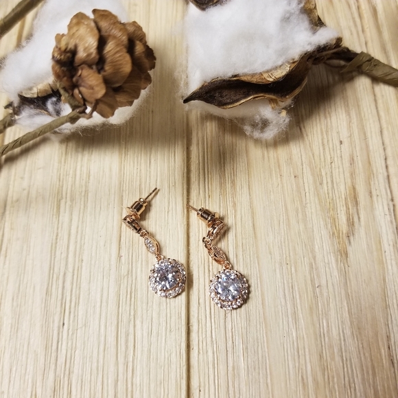 Insanely Gorgeous!! ROSE GOLD CZ Dangle earrings - Picture 7 of 8